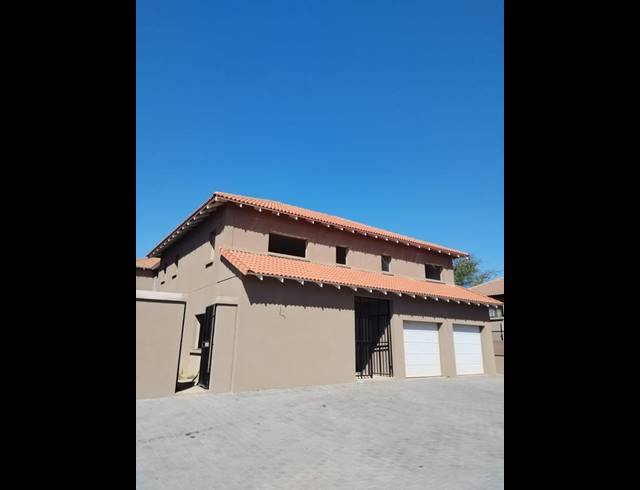 4 BEDROOM HOUSE FOR SALE IN FOURWAYS